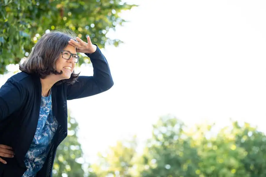 Marie Meyer-Marktl schaut in die Ferne.