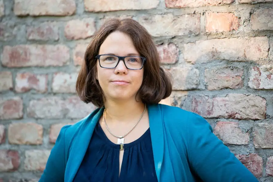 marie_meyer_marktl_business_coach Marie Meyer-Marktl schaut frustriert.
